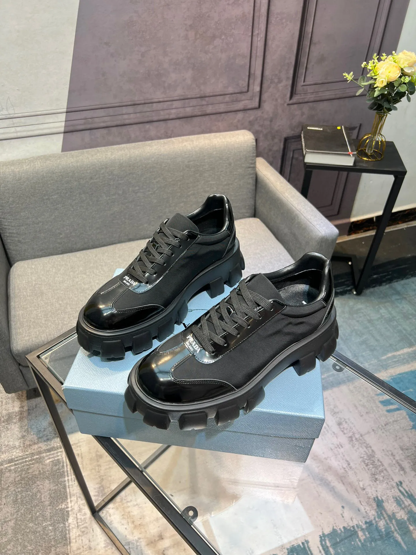 Men's shoes 💰540 Prada Latest 2025ss spring and summer catwalk series Thick-soled platform platform Casual sports shoes Couple style ☑️ Bold contrasting bright colors and fashionable combination Casual sports style design with exquisite details Classic personalized gear thick sole Increased comfort and unique modern trend style 🚩 Fabric: Cowhide ➕ Cloth Lining: Sheepskin Outsole: Original molded ultra-light foam material Sole thickness: 4.5CM Size: 35-45 (Female 40, Male 45, customized, non-returnable)